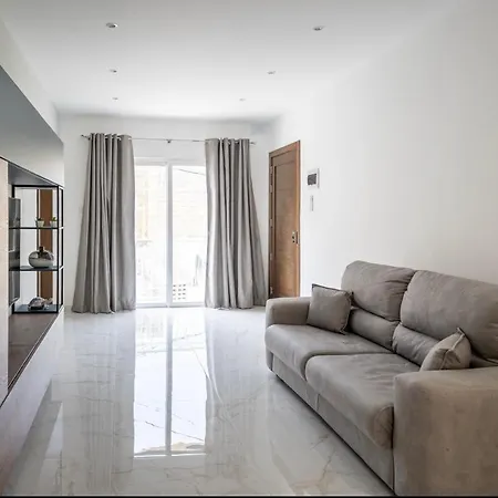 2 Bedroom 3 Min Away From Airport