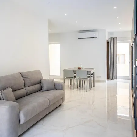 2 Bedroom 3 Min Away From Airport Gudja