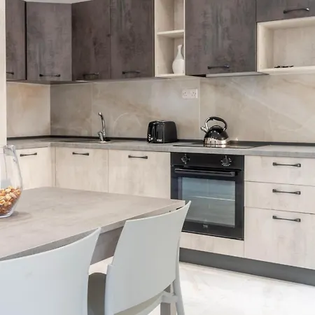 Appartement 2 Bedroom 3 Min Away From Airport *