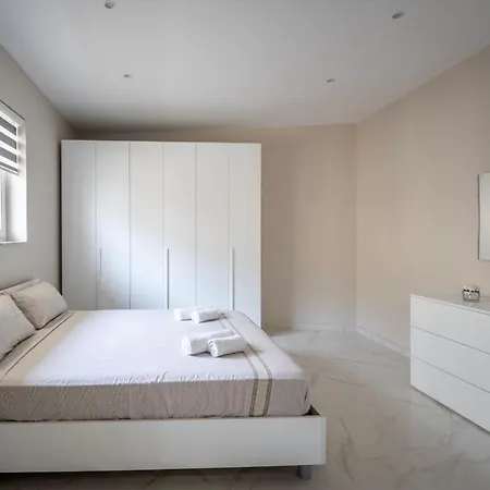 2 Bedroom 3 Min Away From Airport Gudja