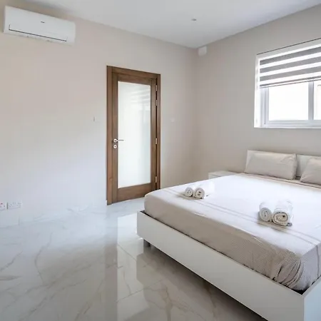 2 Bedroom 3 Min Away From Airport Appartement *