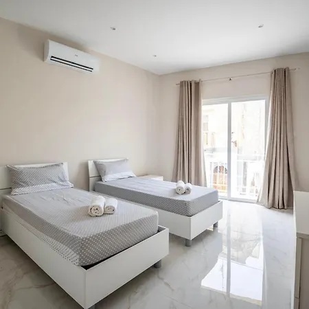2 Bedroom 3 Min Away From Airport