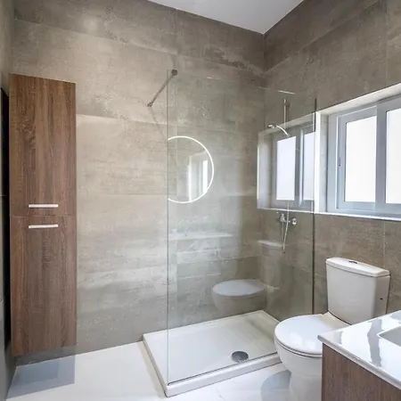 Appartement 2 Bedroom 3 Min Away From Airport *